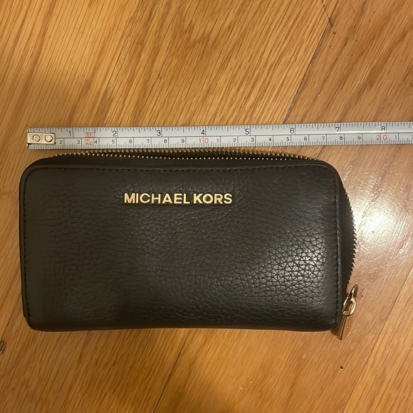 Michael Kors black pebbled leather wallet - Picture 7 of 9